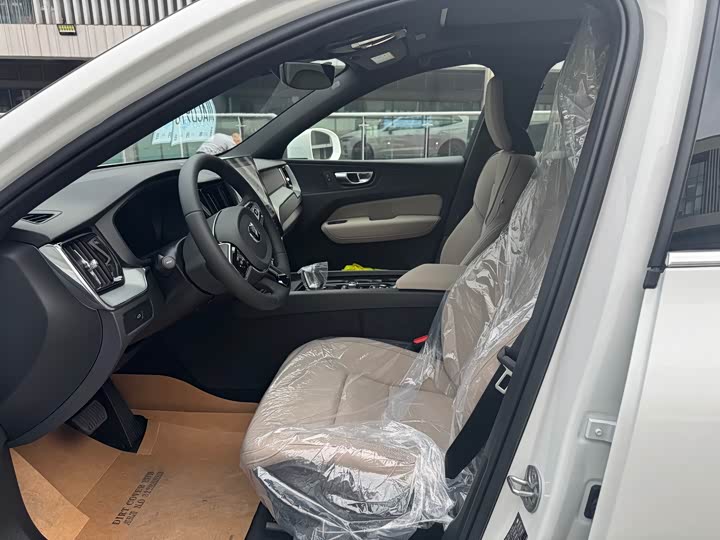 Volvo XC60 2026 2026款 B5 四驱智逸豪华版