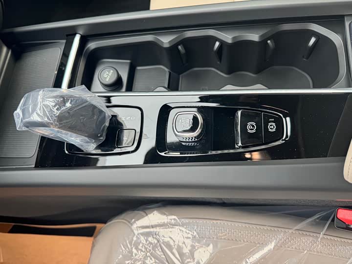 Volvo XC60 2026 2026款 B5 四驱智逸豪华版