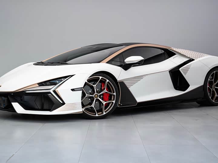 2023 Lamborghini Revuelto