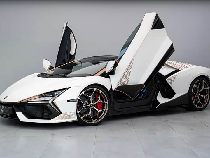 2023 Lamborghini Revuelto