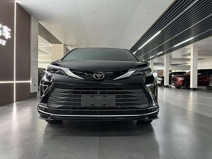 Toyota Sienna 2024 2024款 2.5L混动 四驱尊贵版