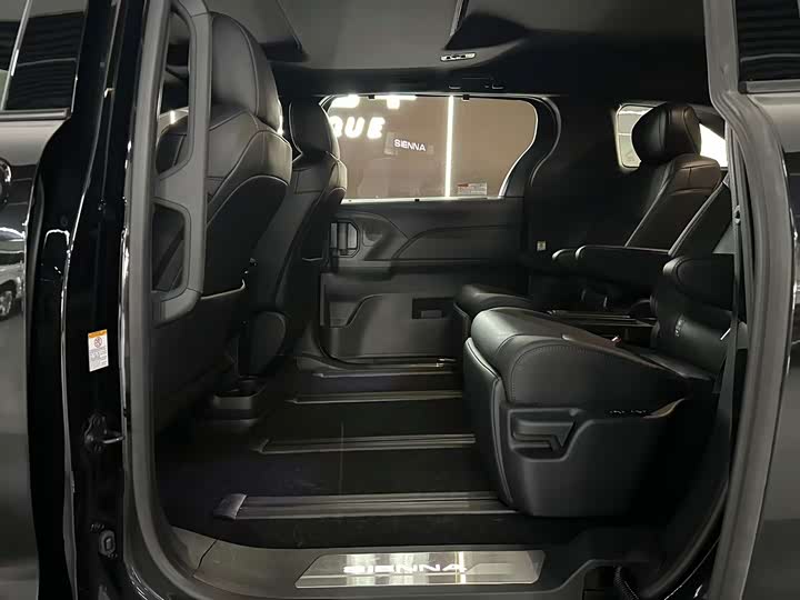 Toyota Sienna 2024 2024款 2.5L混动 四驱尊贵版