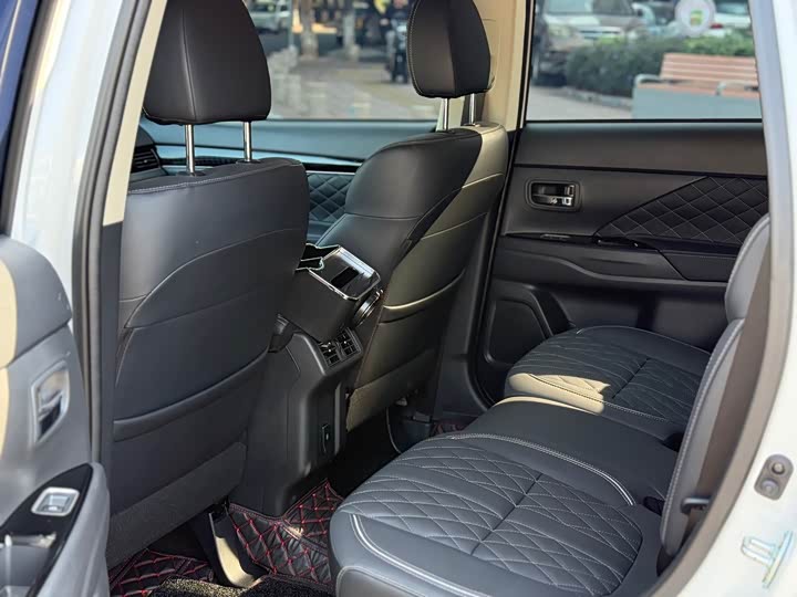 Mitsubishi Outlander 2021 2021款 2.4L 四驱曜动版 5座