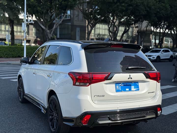 Mitsubishi Outlander 2021 2021款 2.4L 四驱曜动版 5座