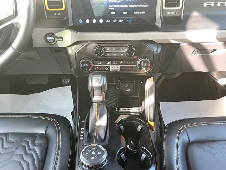 Ford Bronco 2024 2024款 2.3T 荒地