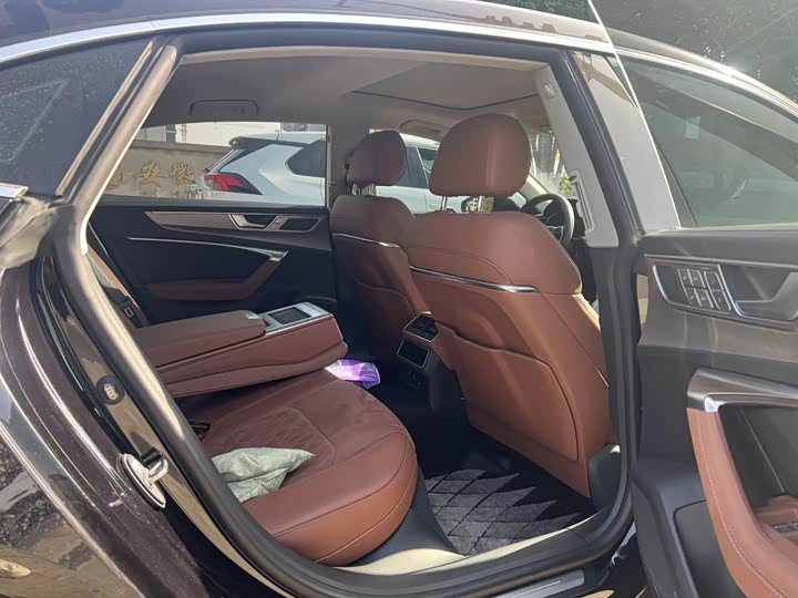 Audi A7L 2024 2024款 45 TFSI quattro 奢享型