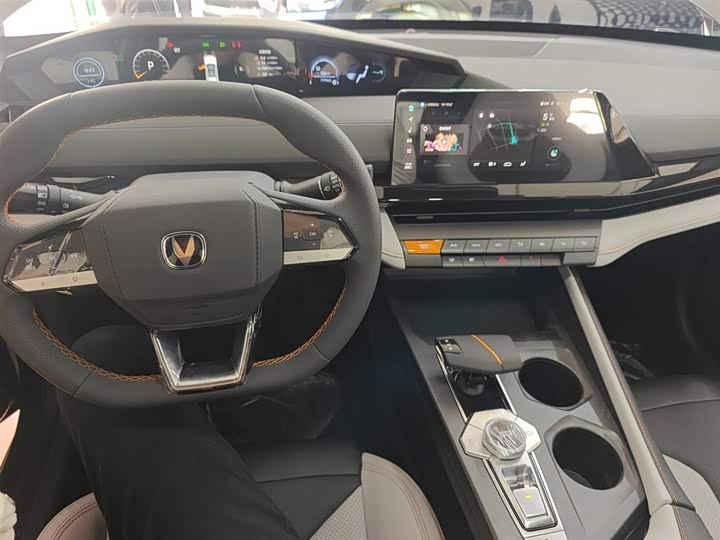 Changan UNI-V Hybrid 2024 2024款 蓝鲸智电iDD 136km 智酷型