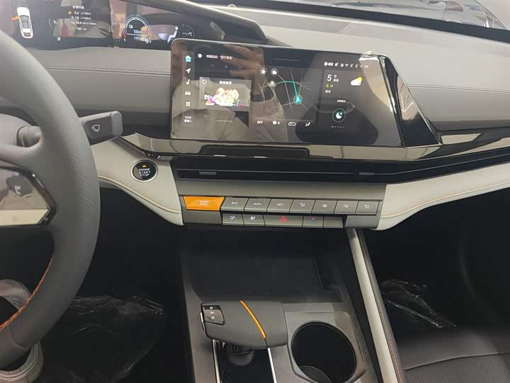 Changan UNI-V Hybrid 2024 2024款 蓝鲸智电iDD 136km 智酷型