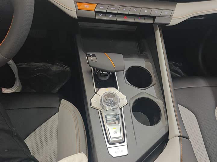 Changan UNI-V Hybrid 2024 2024款 蓝鲸智电iDD 136km 智酷型