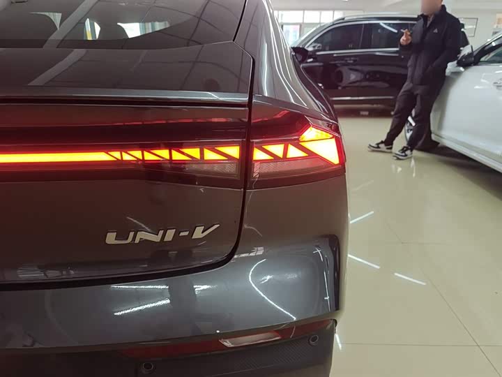 Changan UNI-V Hybrid 2024 2024款 蓝鲸智电iDD 136km 智酷型