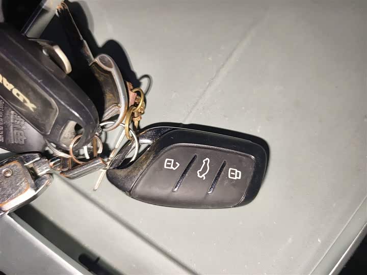 Roewe D6 2025 2025款 450km 尊享版