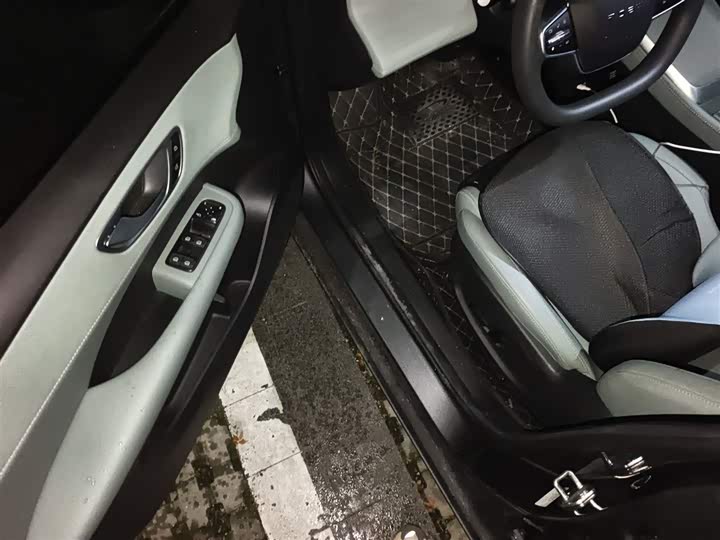 Roewe D6 2025 2025款 450km 尊享版