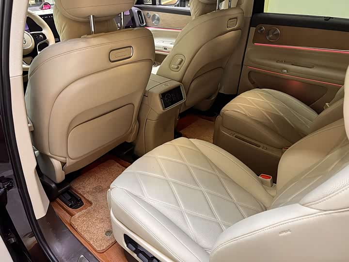 Aito M9 2025 2025款 增程 Ultra版 52kWh 6座版