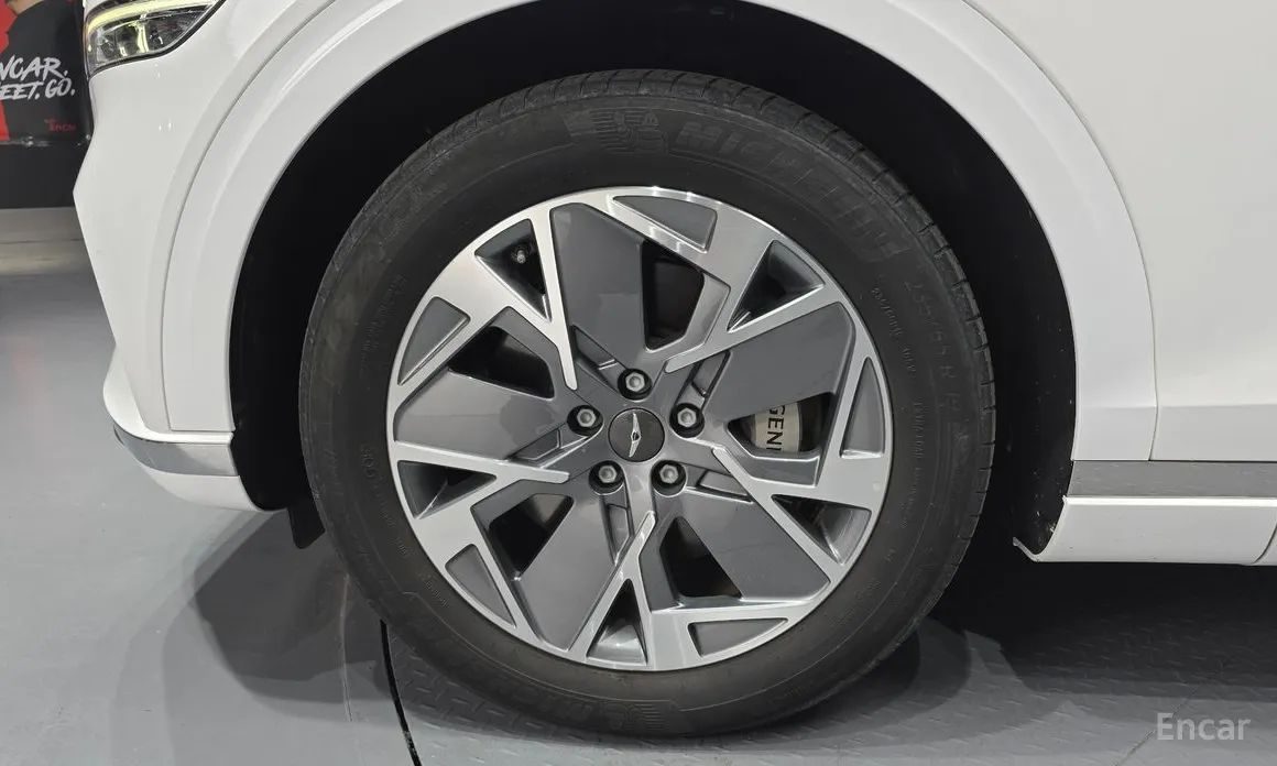 Genesis GV70 2022 e-AWD