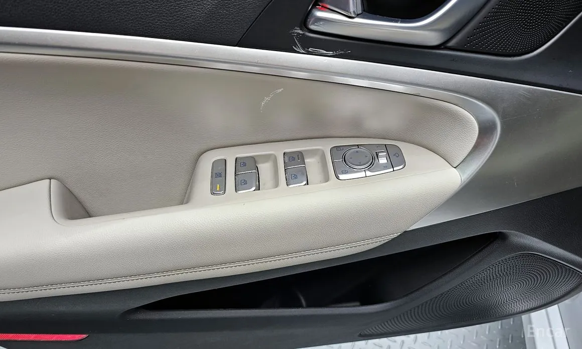 Genesis G70 2022 Gasoline 2.0T 2WD