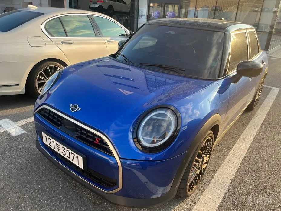 Mini Cooper 2024 5 Door Favoured