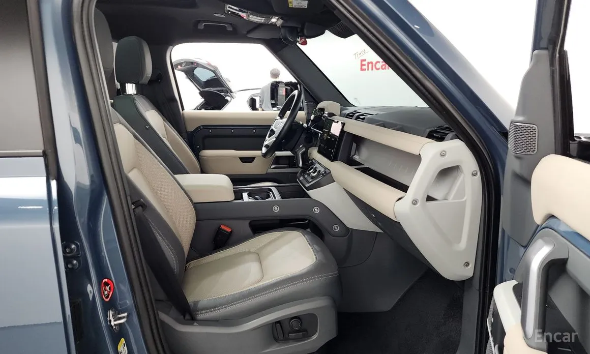 Land Rover Defender 2020 110 P300 X-Dynamic SE