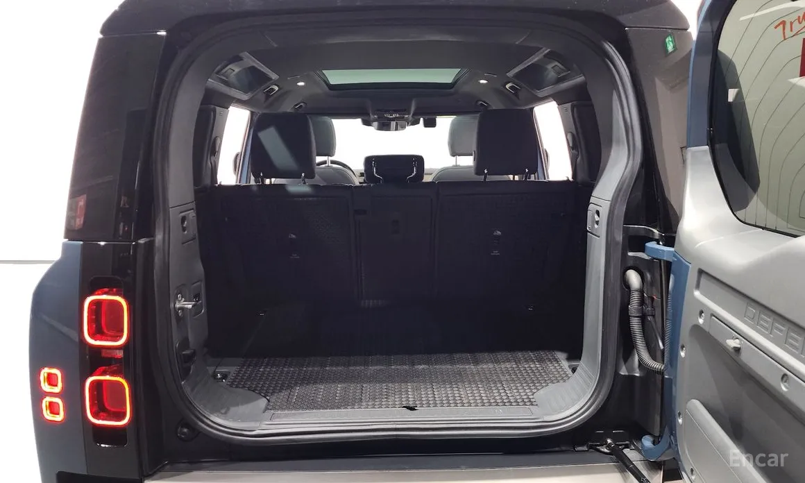 Land Rover Defender 2020 110 P300 X-Dynamic SE