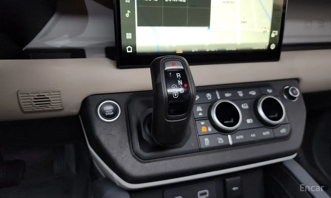 Land Rover Defender 2020 110 P300 X-Dynamic SE