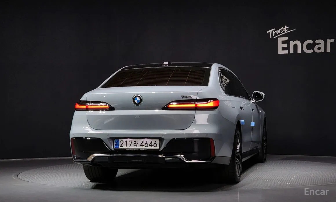 BMW 7 Series 2022 740i sDrive M Sport