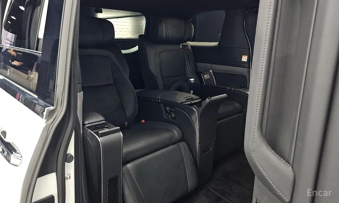 Lexus LM 2024 500h Royal