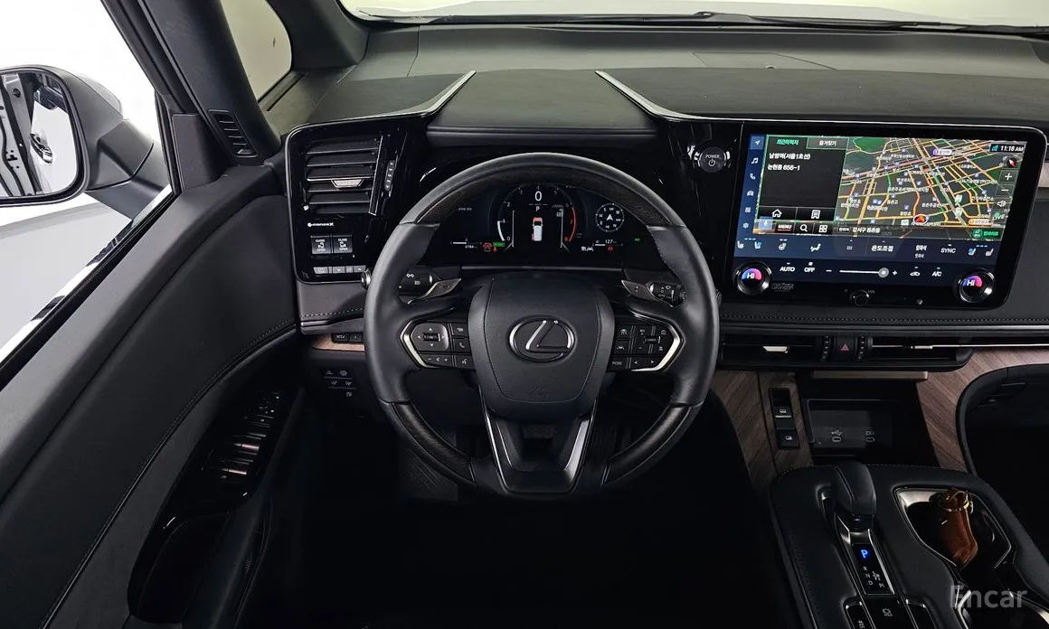 Lexus LM 2024 500h Royal