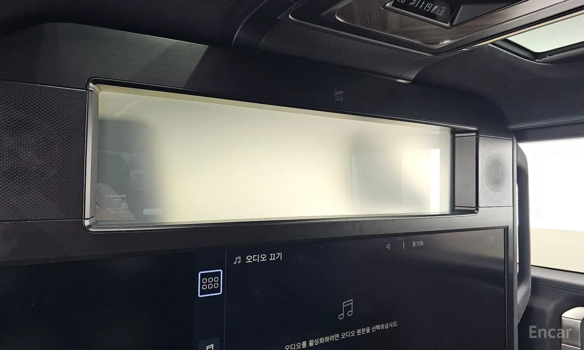 Lexus LM 2024 500h Royal