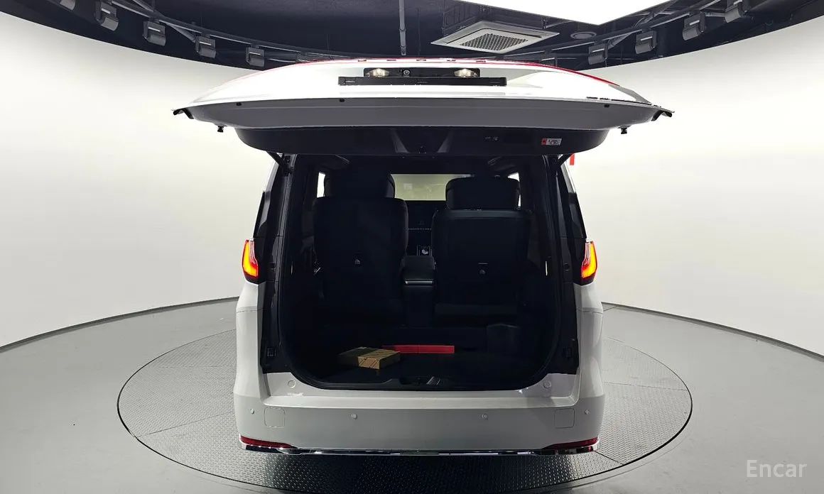 Lexus LM 2024 500h Royal