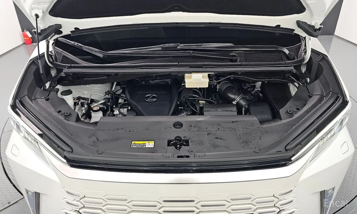 Lexus LM 2024 500h Royal