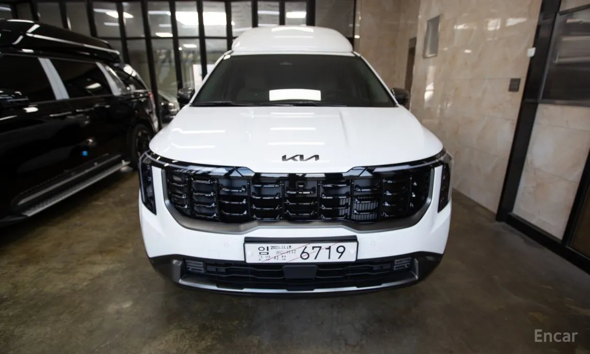 Kia Carnival 2023 HEV 9-Seater Hi-Limousine (Special vehicle)