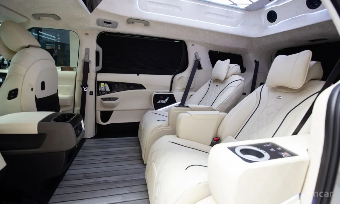 Kia Carnival 2023 HEV 9-Seater Hi-Limousine (Special vehicle)