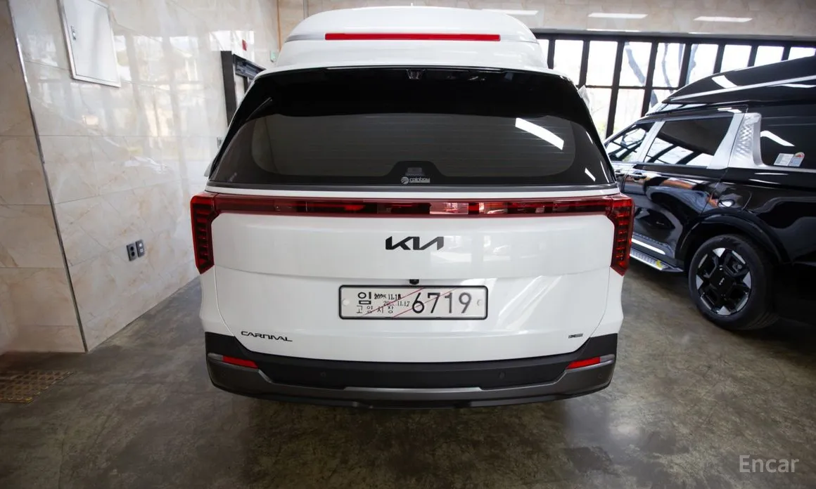 Kia Carnival 2023 HEV 9-Seater Hi-Limousine (Special vehicle)