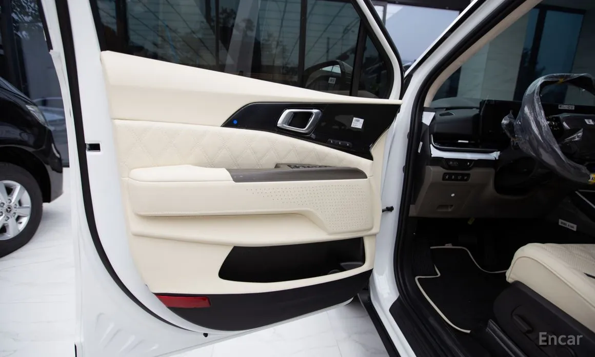 Kia Carnival 2023 HEV 9-Seater Hi-Limousine (Special vehicle)