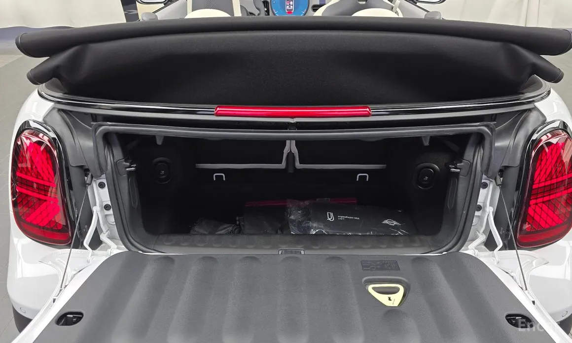 Mini Cooper Convertible 2025 Favoured