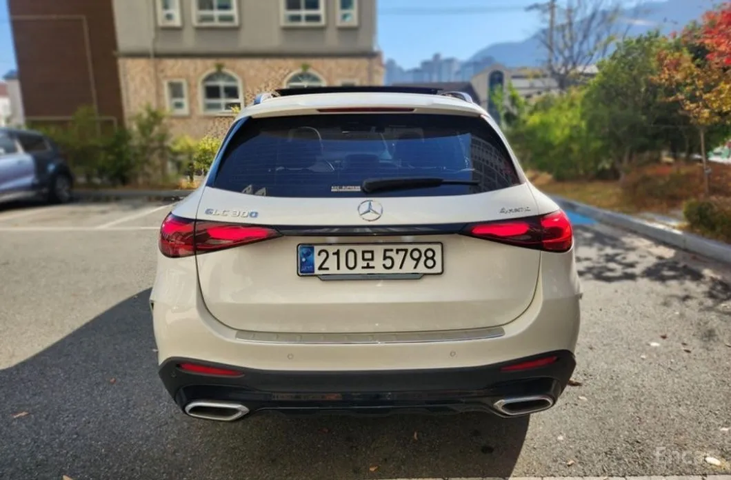 Mercedes-Benz GLC-Class 2023 GLC300 4MATIC AMG Line