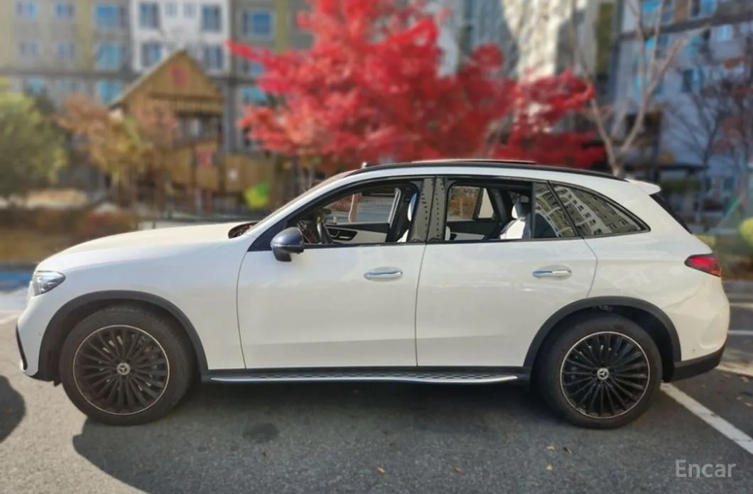 Mercedes-Benz GLC-Class 2023 GLC300 4MATIC AMG Line