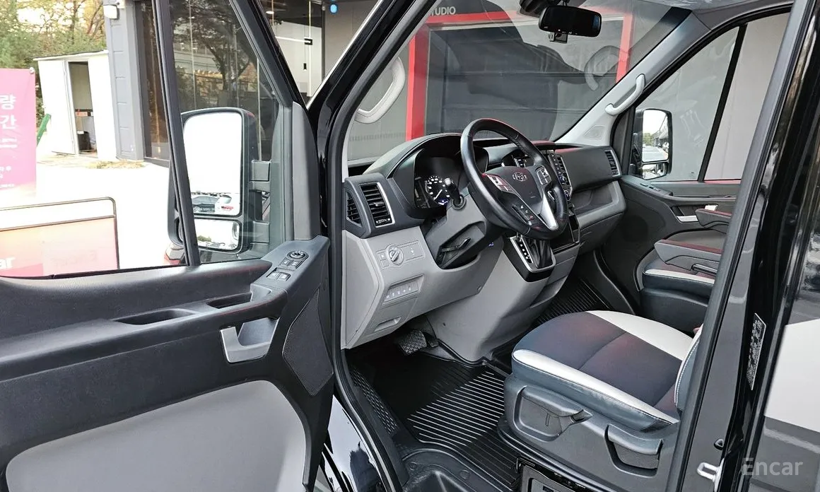 Hyundai Solati 2015 15-seater