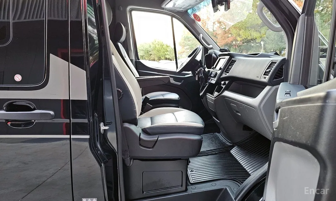 Hyundai Solati 2015 15-seater