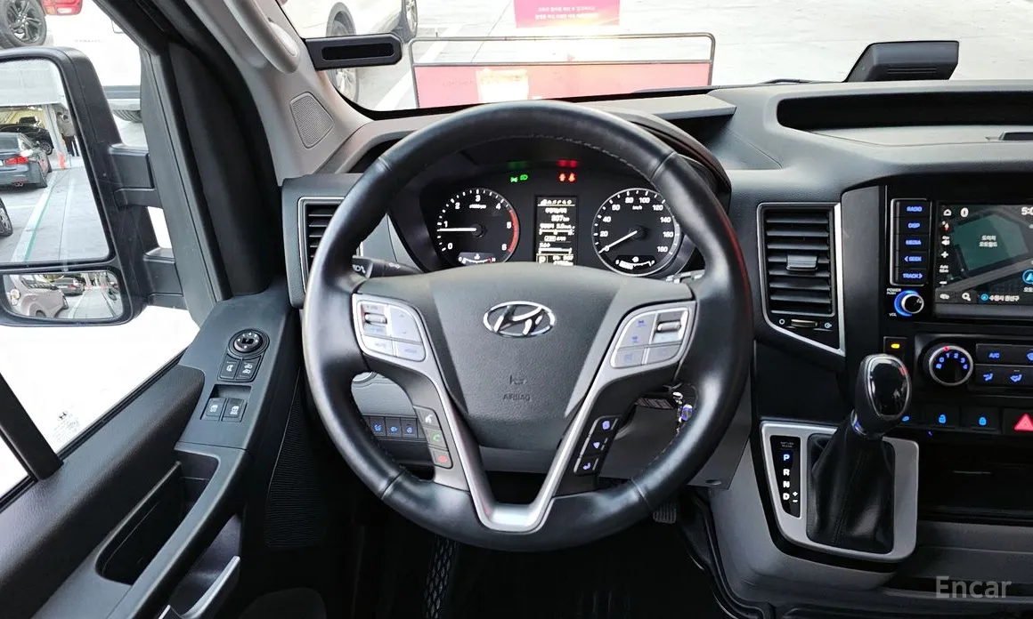 Hyundai Solati 2015 15-seater