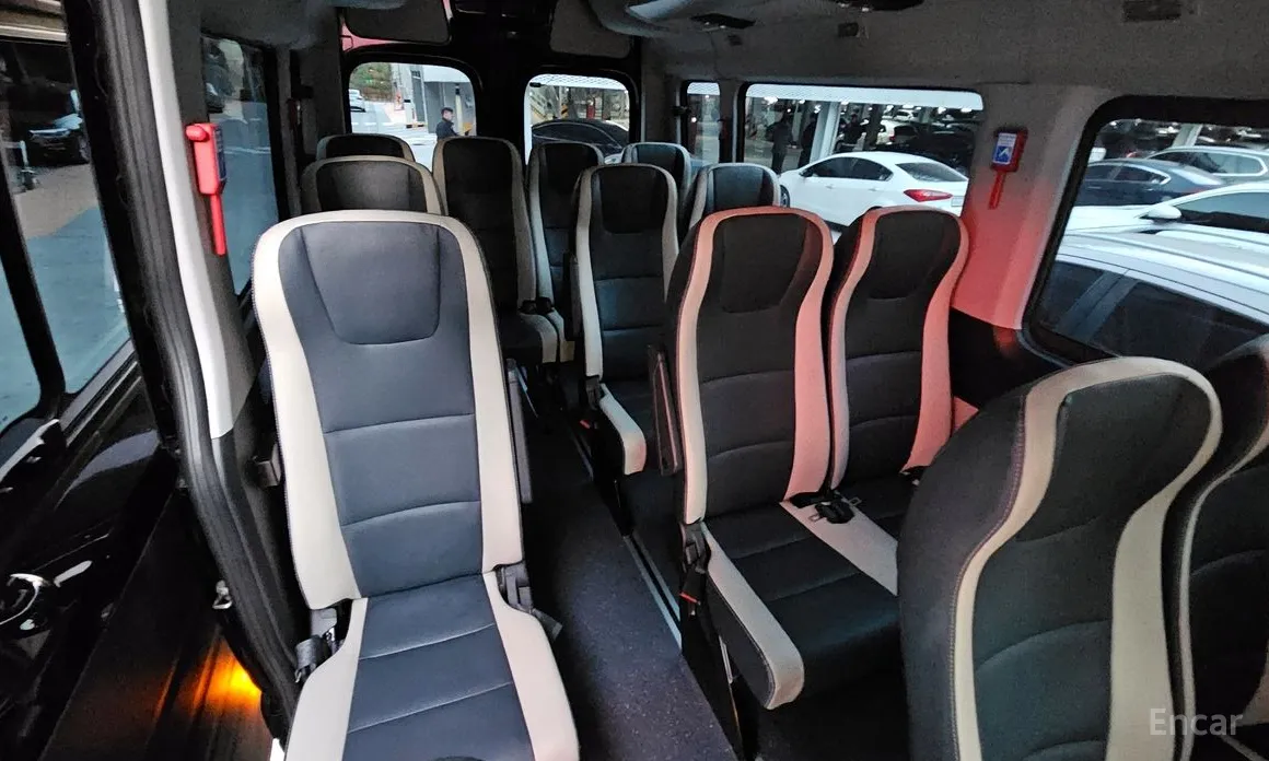 Hyundai Solati 2015 15-seater