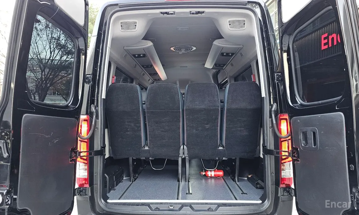 Hyundai Solati 2015 15-seater