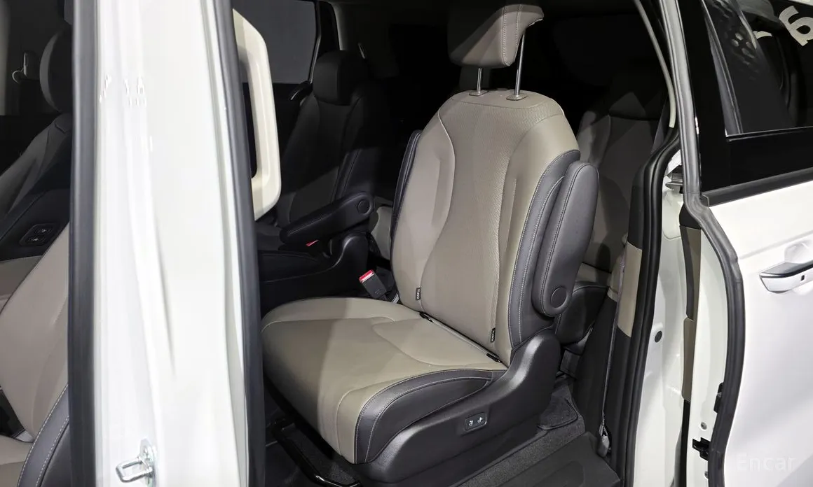 Kia Carnival 2023 9-Seater Noblesse