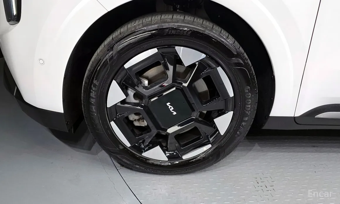 Kia Carnival 2023 9-Seater Noblesse