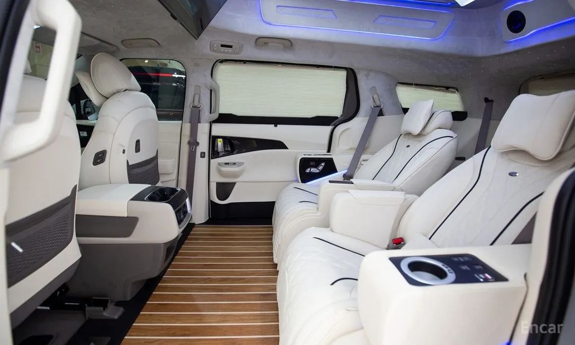 Kia Carnival 2023 HEV 9-Seater Hi-Limousine (Special vehicle)