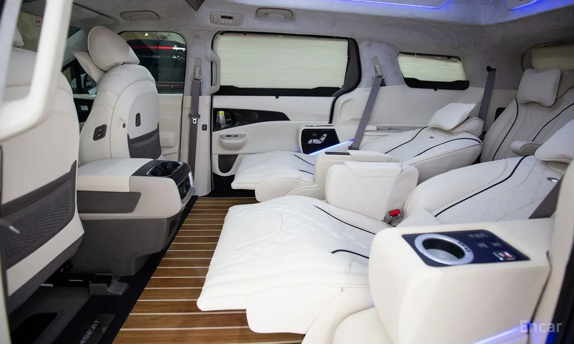 Kia Carnival 2023 HEV 9-Seater Hi-Limousine (Special vehicle)