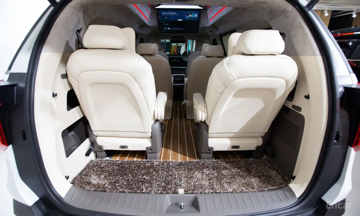 Kia Carnival 2023 HEV 9-Seater Hi-Limousine (Special vehicle)