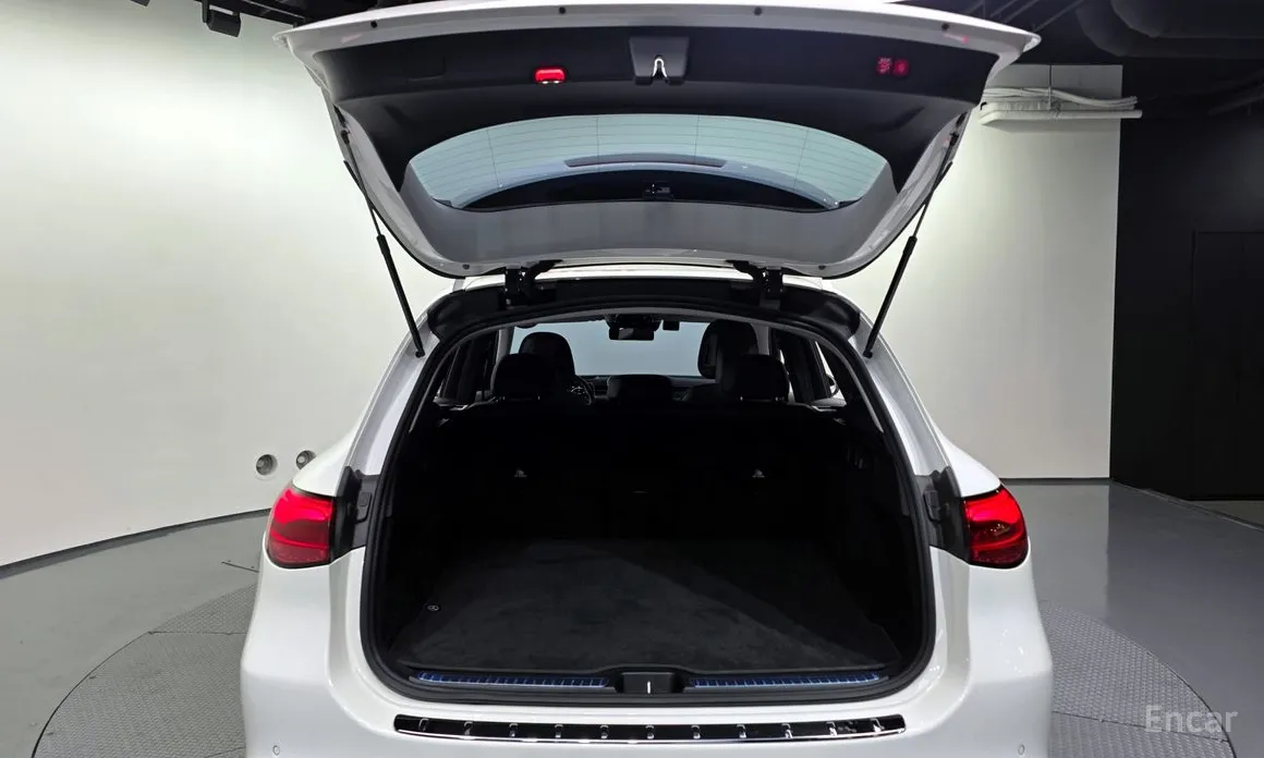 Mercedes-Benz GLC-Class 2023 GLC220 d 4MATIC