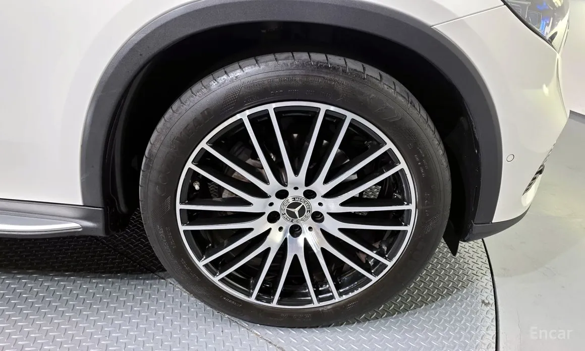 Mercedes-Benz GLC-Class 2023 GLC220 d 4MATIC