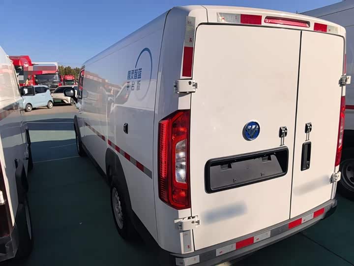 Foton Smart Smurf E7 2024 2024款 改款 纯电动厢式运输车 平顶2座 亿纬锂能41.86kWh