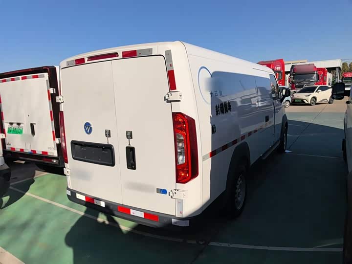 Foton Smart Smurf E7 2024 2024款 改款 纯电动厢式运输车 平顶2座 亿纬锂能41.86kWh